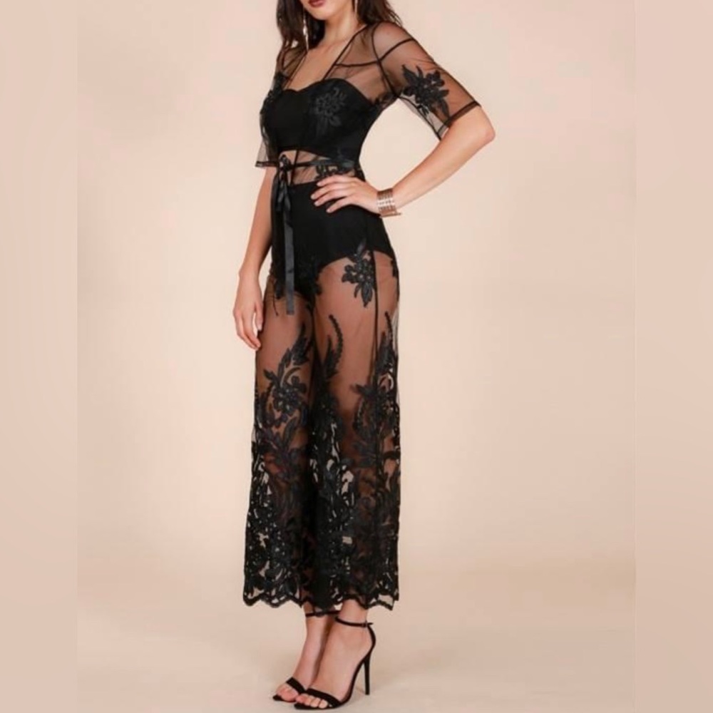 🔥Black lace jumpsuit🔥